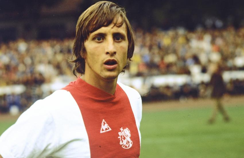 Johan Cruyff demonstrating Total Football movement