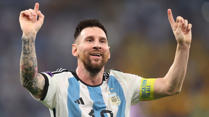Lionel Messi controlling the ball in a tight space