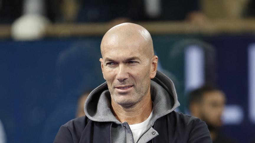 Zinedine Zidane controlling the ball with elegant technique