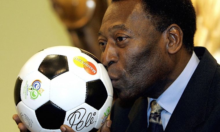 Pelé in Brazil kit, iconic striker image